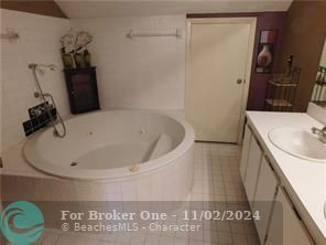 For Rent: $2,100 (1 beds, 2 baths, 950 Square Feet)