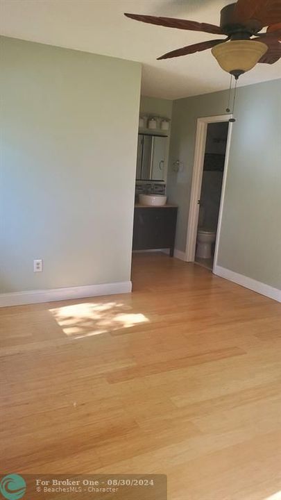 For Rent: $3,000 (3 beds, 2 baths, 1350 Square Feet)