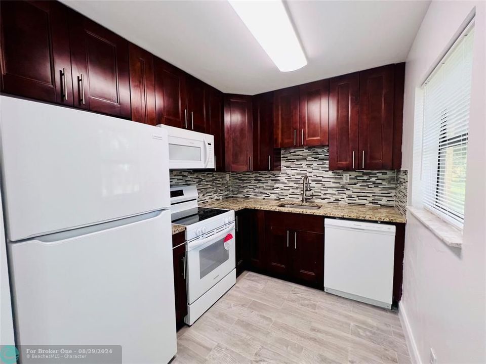 For Rent: $2,100 (2 beds, 2 baths, 900 Square Feet)