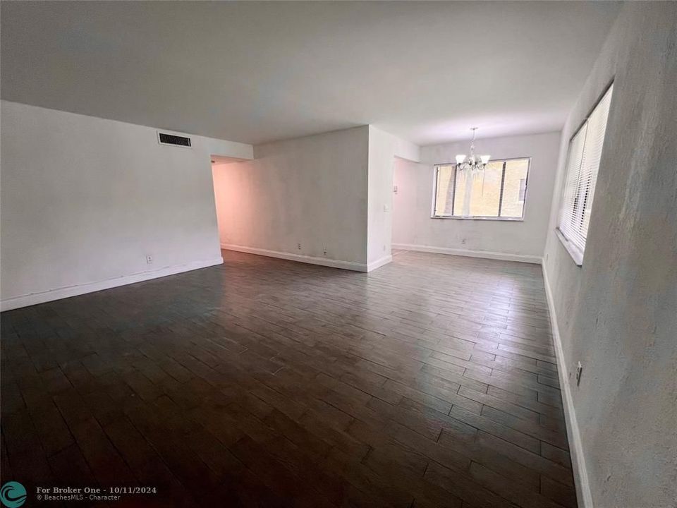 For Rent: $2,100 (2 beds, 2 baths, 900 Square Feet)