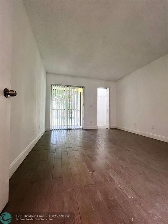 For Rent: $2,100 (2 beds, 2 baths, 900 Square Feet)