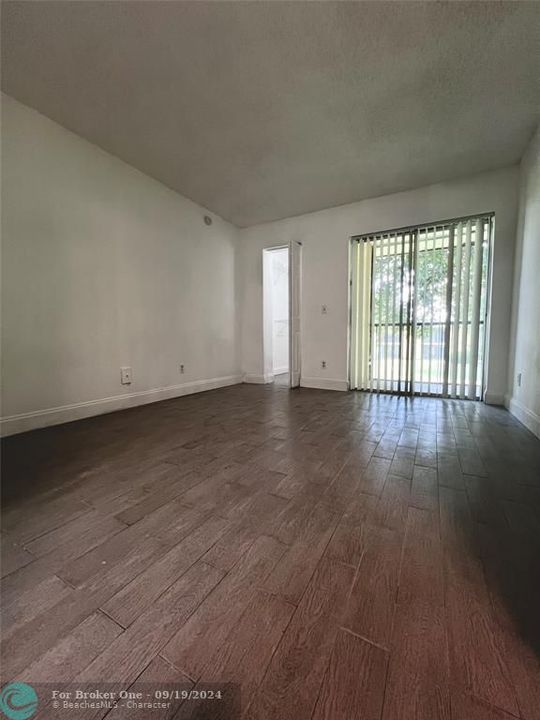 For Rent: $2,100 (2 beds, 2 baths, 900 Square Feet)