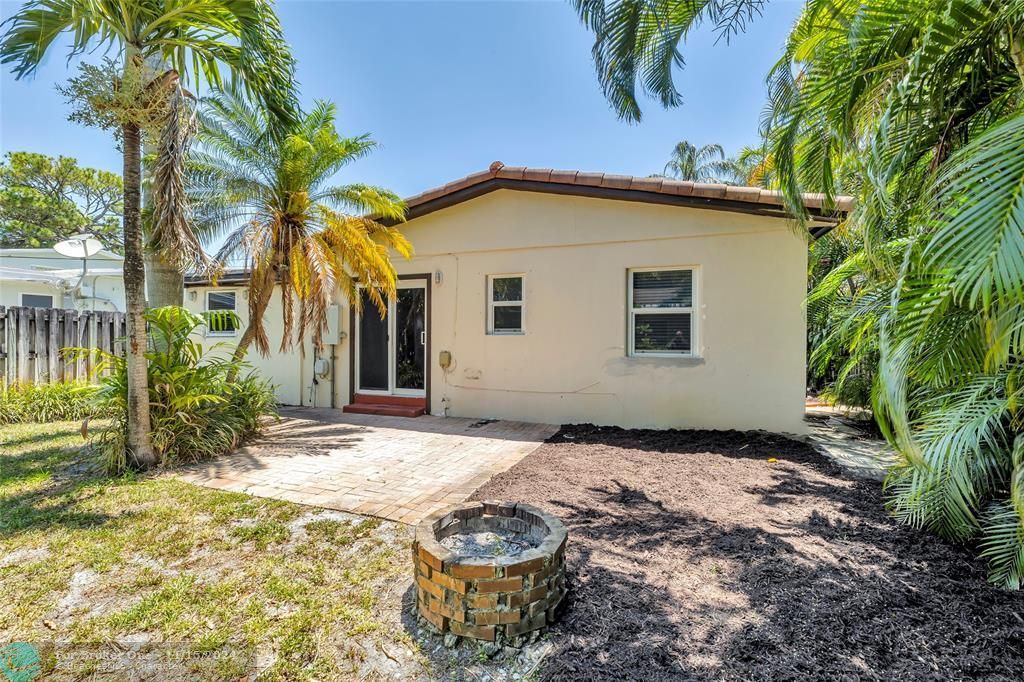 Recently Sold: $699,000 (3 beds, 2 baths, 1653 Square Feet)