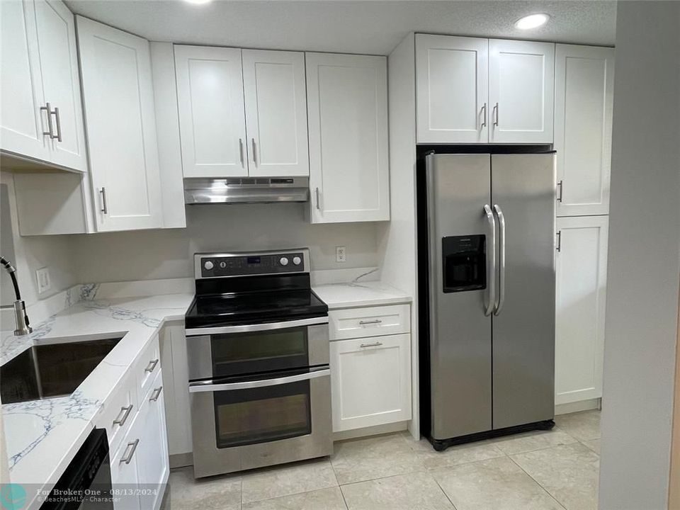 For Rent: $2,200 (2 beds, 2 baths, 937 Square Feet)