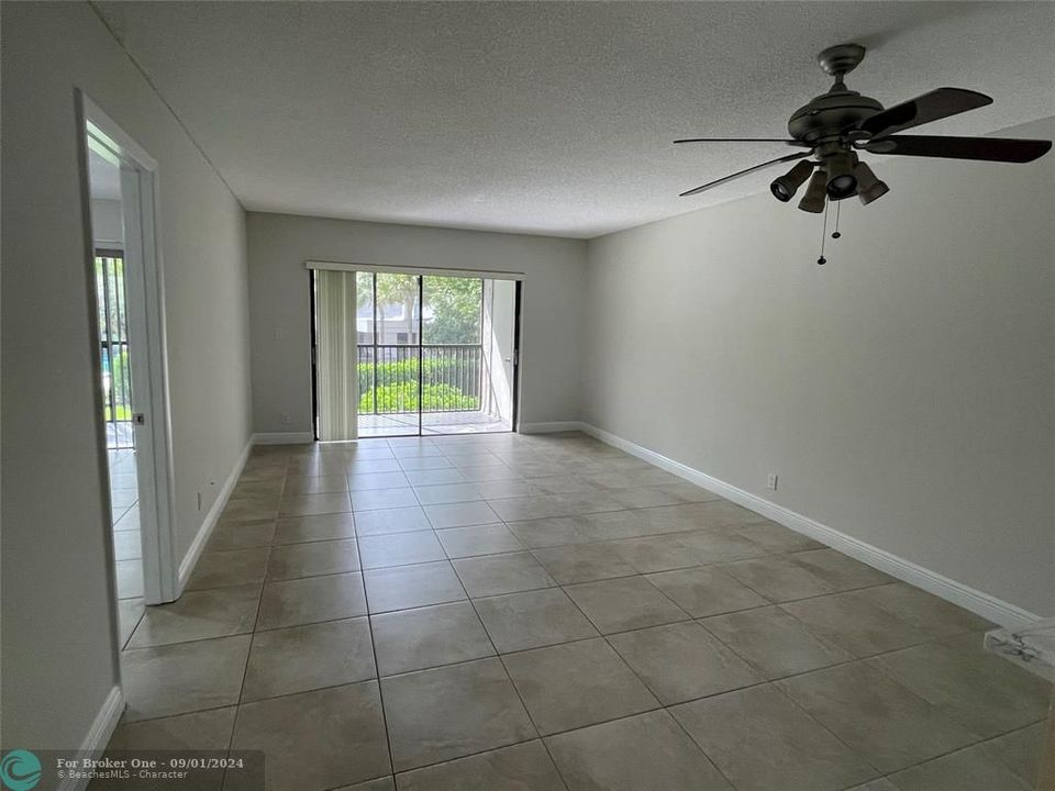 For Rent: $2,200 (2 beds, 2 baths, 937 Square Feet)