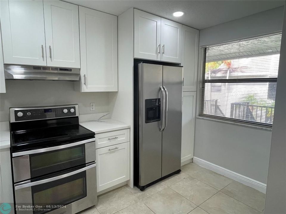 For Rent: $2,200 (2 beds, 2 baths, 937 Square Feet)