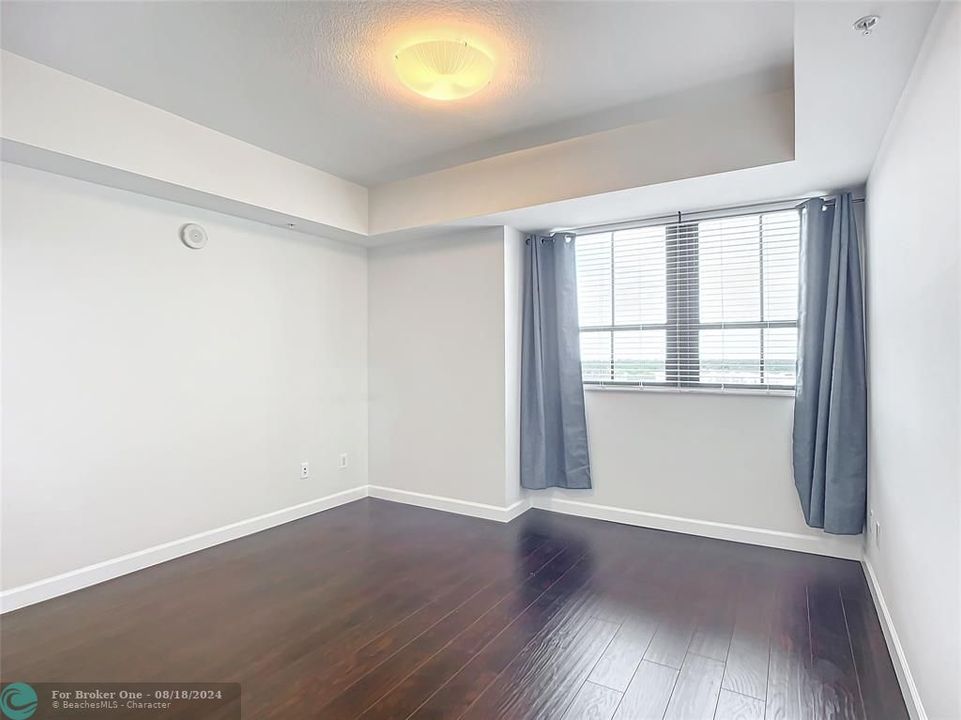 For Rent: $3,300 (2 beds, 2 baths, 1347 Square Feet)