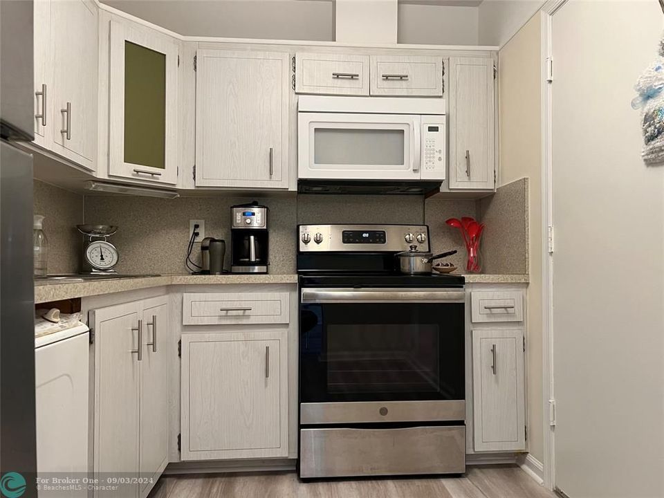 For Rent: $2,100 (2 beds, 2 baths, 1100 Square Feet)