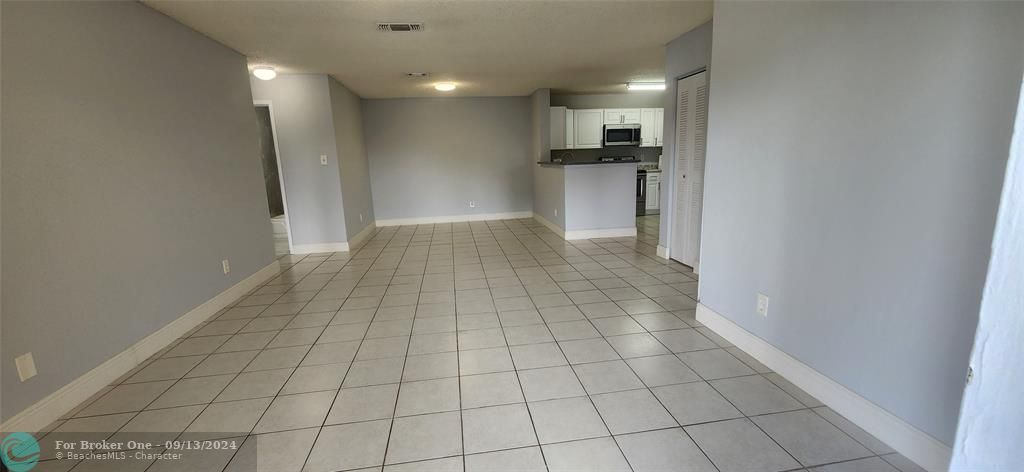 Active With Contract: $2,500 (3 beds, 2 baths, 1305 Square Feet)