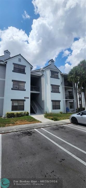 Active With Contract: $2,500 (3 beds, 2 baths, 1305 Square Feet)