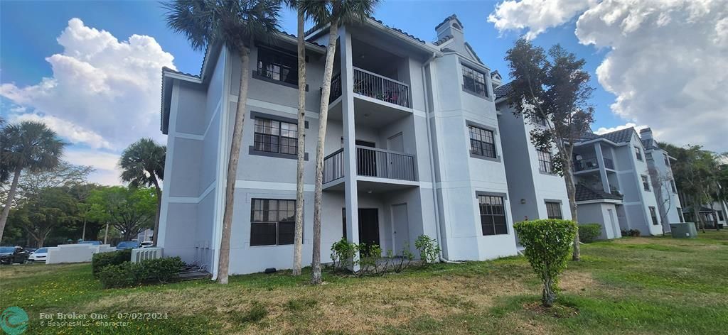 Active With Contract: $2,500 (3 beds, 2 baths, 1305 Square Feet)