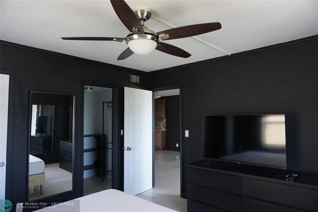 Active With Contract: $2,000 (2 beds, 1 baths, 850 Square Feet)