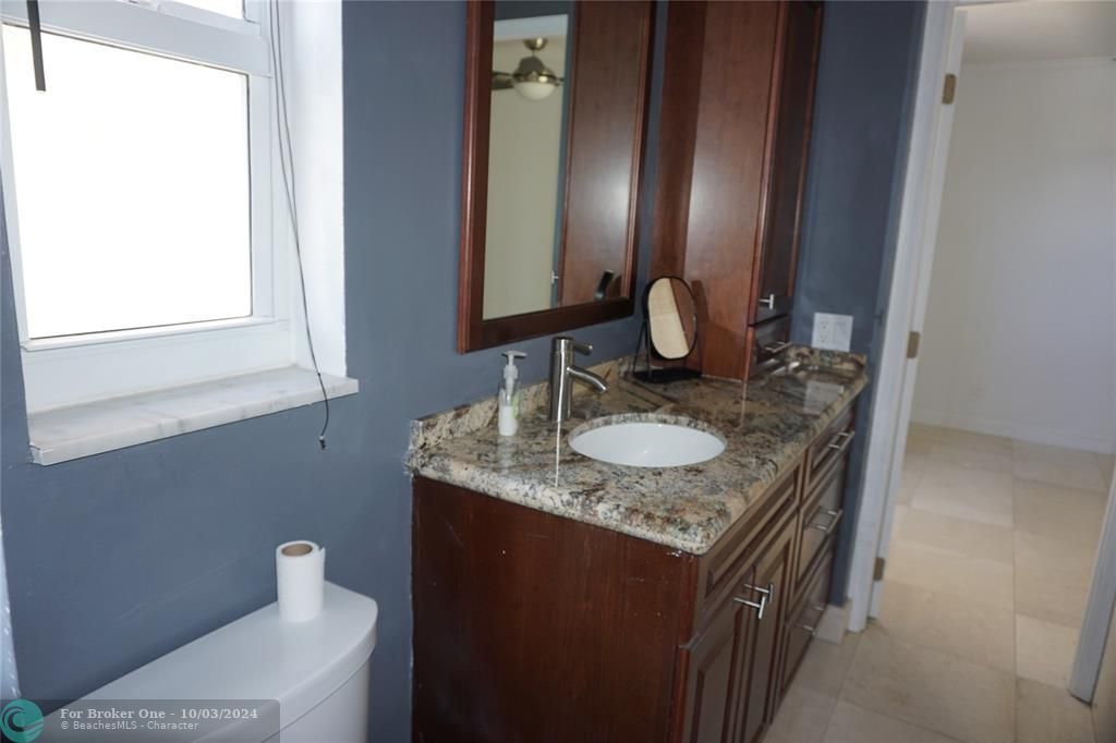 Active With Contract: $2,000 (2 beds, 1 baths, 850 Square Feet)