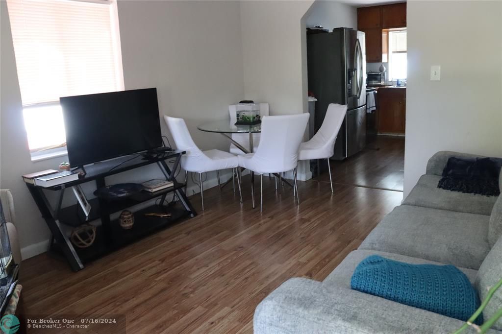 For Sale: $2,500 (2 beds, 1 baths, 2400 Square Feet)