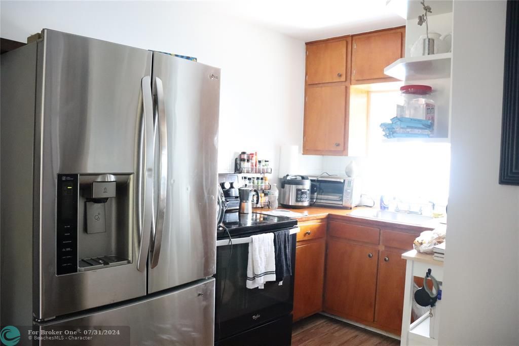 For Sale: $2,500 (2 beds, 1 baths, 2400 Square Feet)