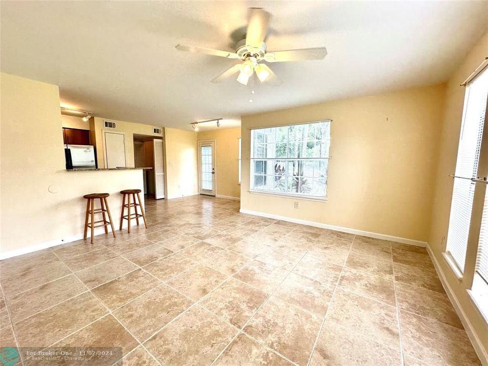 For Rent: $2,300 (2 beds, 2 baths, 948 Square Feet)