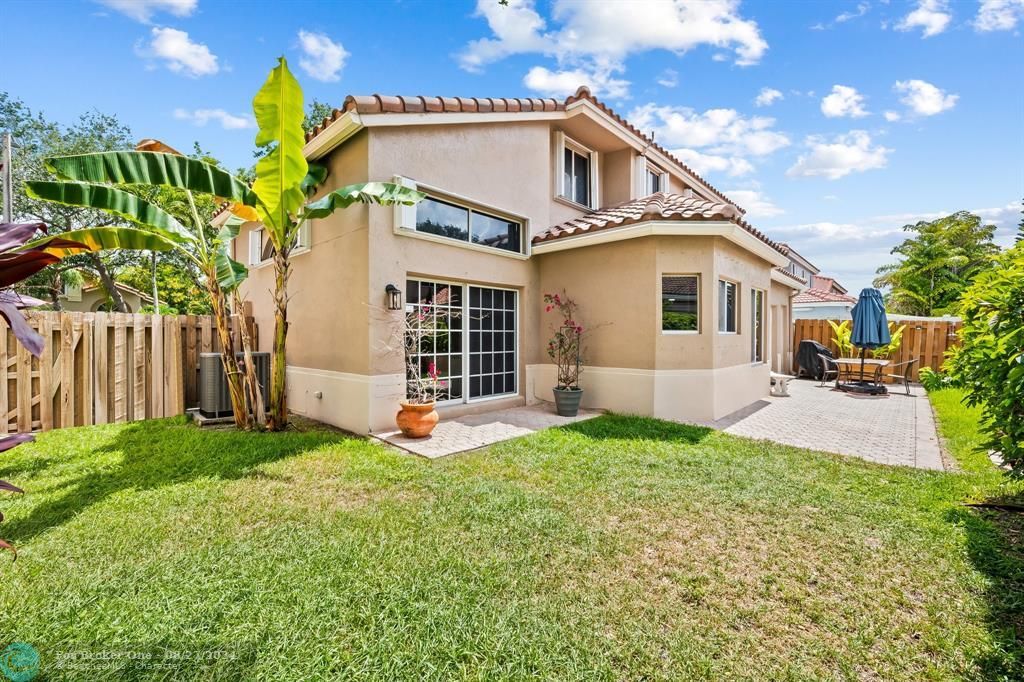 Recently Sold: $700,000 (3 beds, 2 baths, 1972 Square Feet)