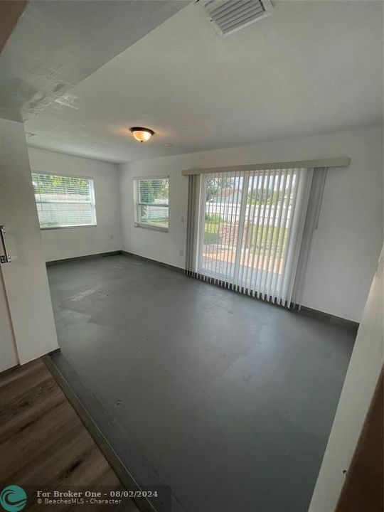 Active With Contract: $2,250 (2 beds, 2 baths, 1372 Square Feet)