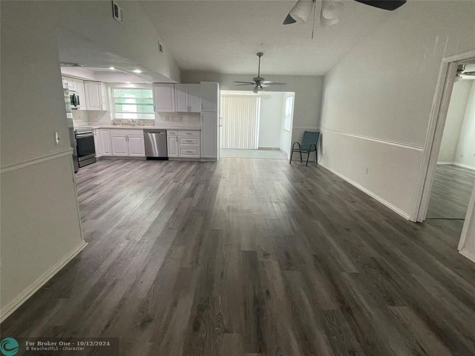 Active With Contract: $2,250 (2 beds, 2 baths, 1372 Square Feet)