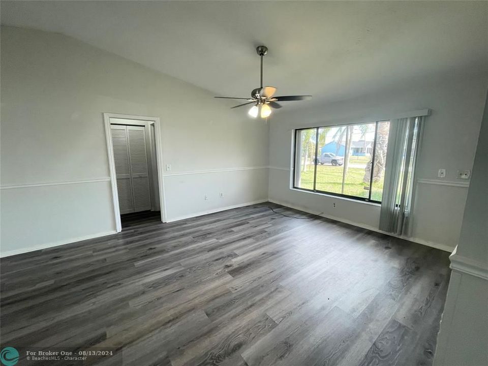 Active With Contract: $2,250 (2 beds, 2 baths, 1372 Square Feet)