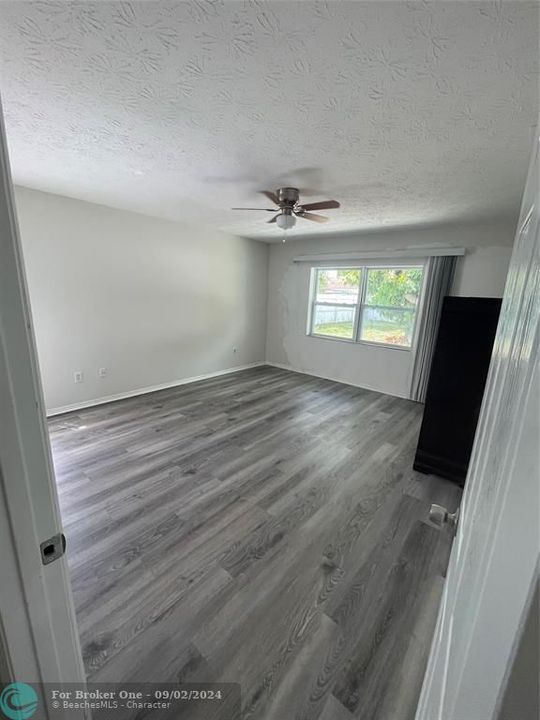 Active With Contract: $2,250 (2 beds, 2 baths, 1372 Square Feet)