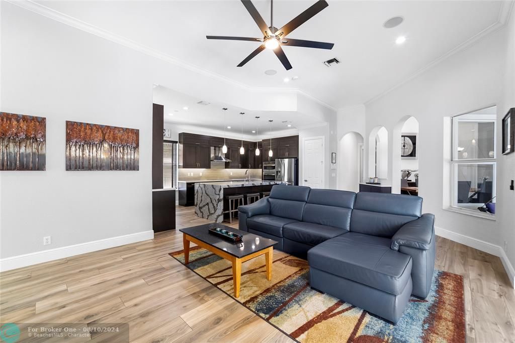 Recently Sold: $1,035,000 (5 beds, 3 baths, 3085 Square Feet)