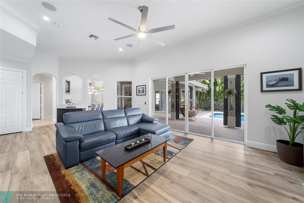 Recently Sold: $1,035,000 (5 beds, 3 baths, 3085 Square Feet)