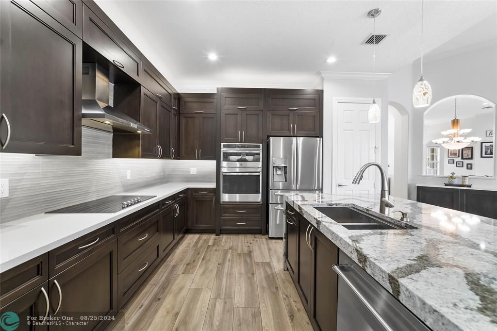 Recently Sold: $1,035,000 (5 beds, 3 baths, 3085 Square Feet)