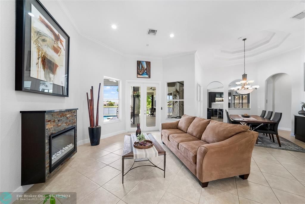 Recently Sold: $1,035,000 (5 beds, 3 baths, 3085 Square Feet)