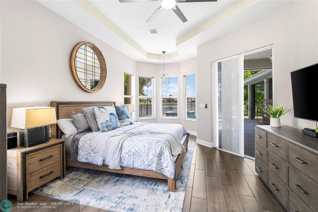 Recently Sold: $1,035,000 (5 beds, 3 baths, 3085 Square Feet)