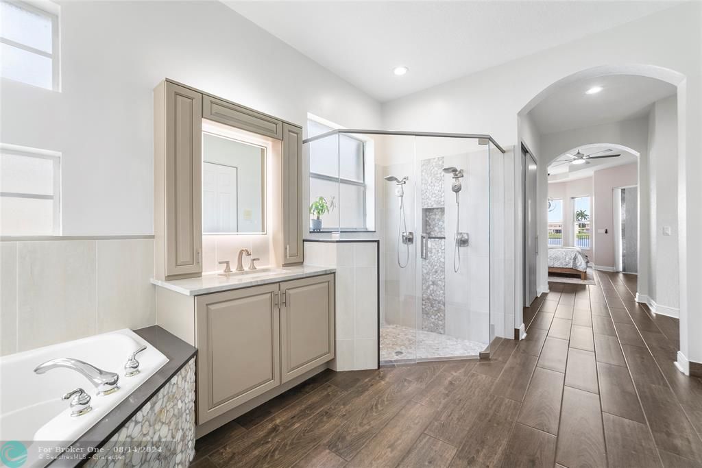 Recently Sold: $1,035,000 (5 beds, 3 baths, 3085 Square Feet)