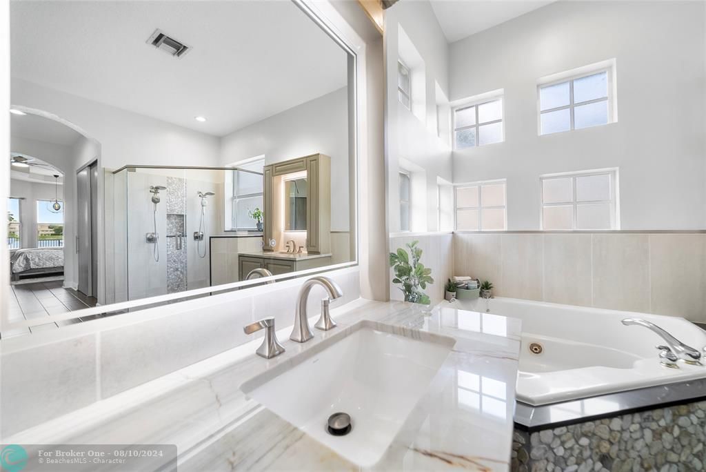 Recently Sold: $1,035,000 (5 beds, 3 baths, 3085 Square Feet)