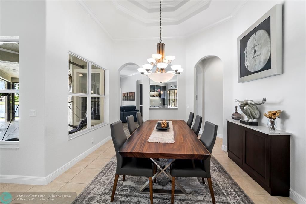 Recently Sold: $1,035,000 (5 beds, 3 baths, 3085 Square Feet)