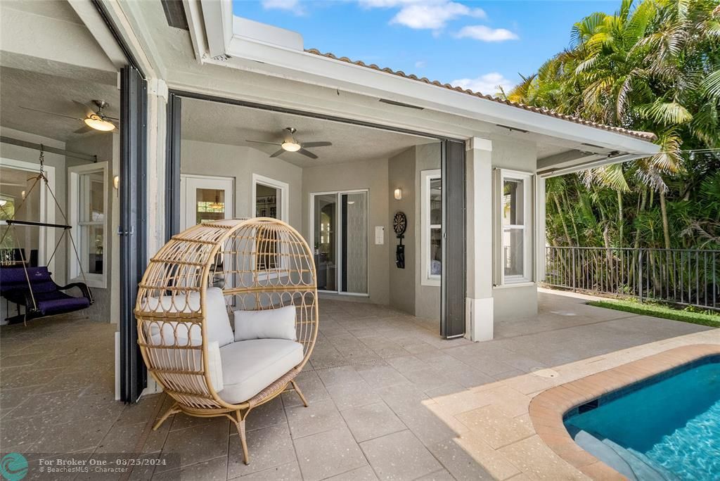 Recently Sold: $1,035,000 (5 beds, 3 baths, 3085 Square Feet)