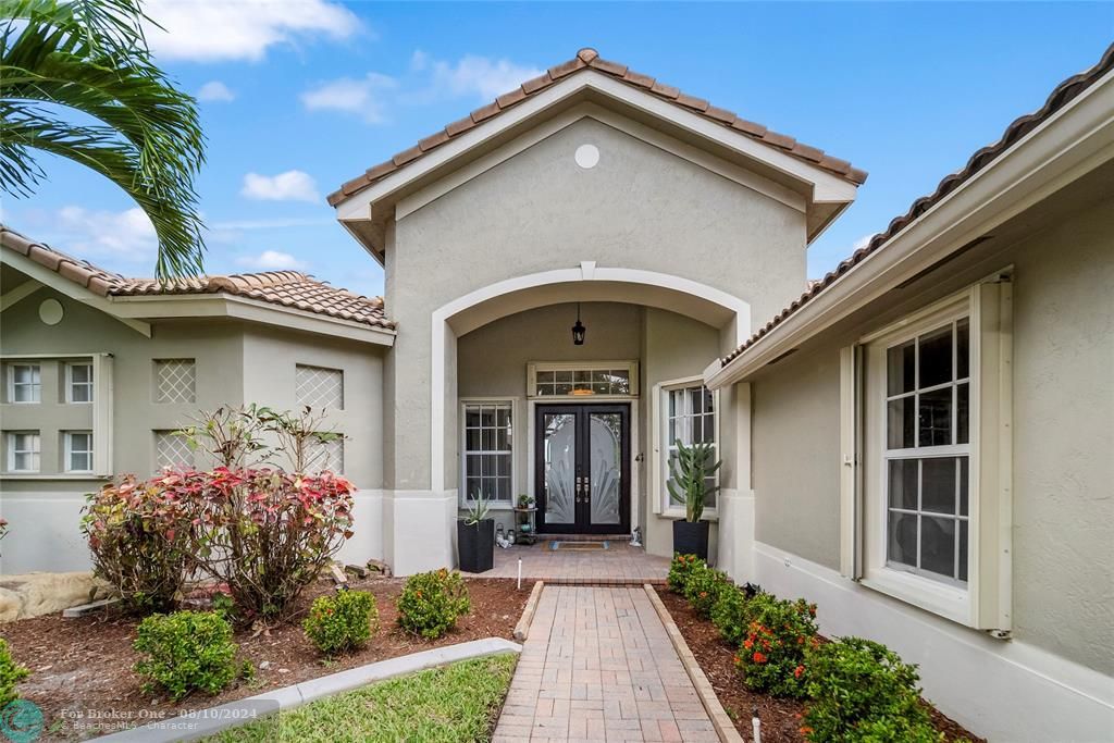 Recently Sold: $1,035,000 (5 beds, 3 baths, 3085 Square Feet)