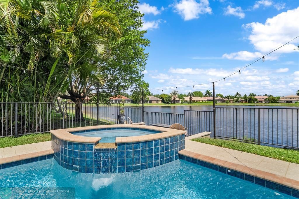 Recently Sold: $1,035,000 (5 beds, 3 baths, 3085 Square Feet)