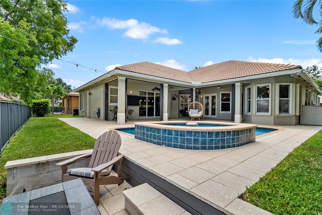 Recently Sold: $1,035,000 (5 beds, 3 baths, 3085 Square Feet)