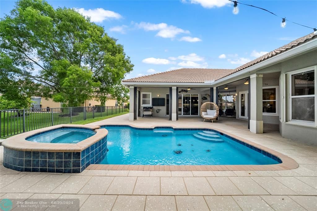 Recently Sold: $1,035,000 (5 beds, 3 baths, 3085 Square Feet)