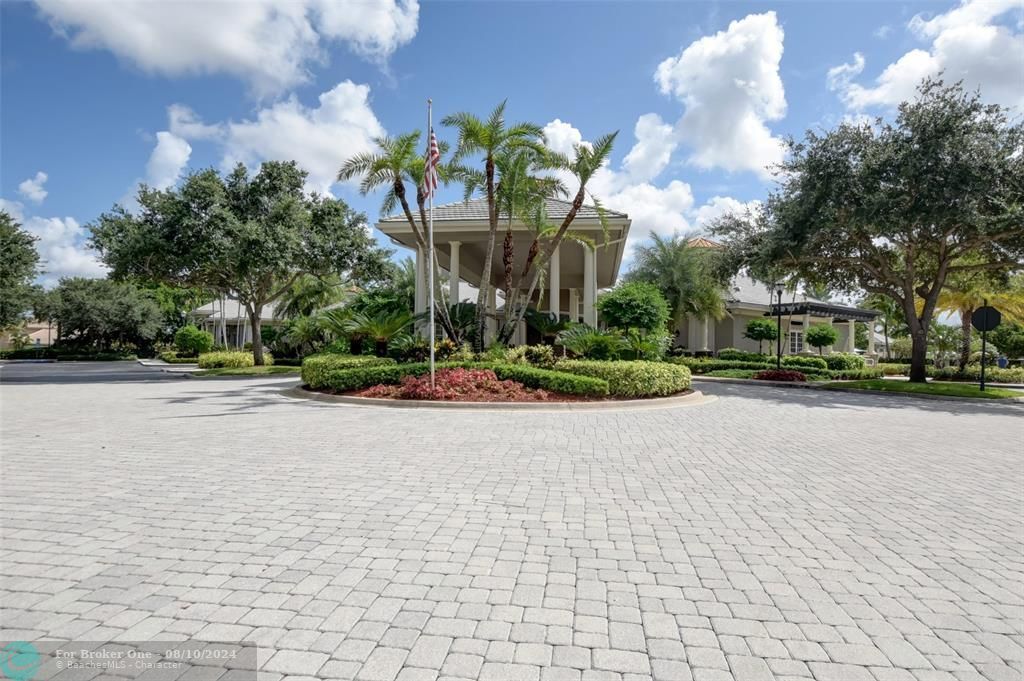 Recently Sold: $1,035,000 (5 beds, 3 baths, 3085 Square Feet)