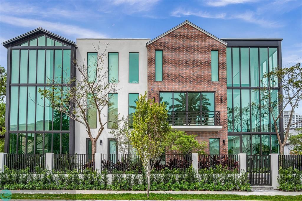 Recently Sold: $2,350,000 (3 beds, 3 baths, 2764 Square Feet)