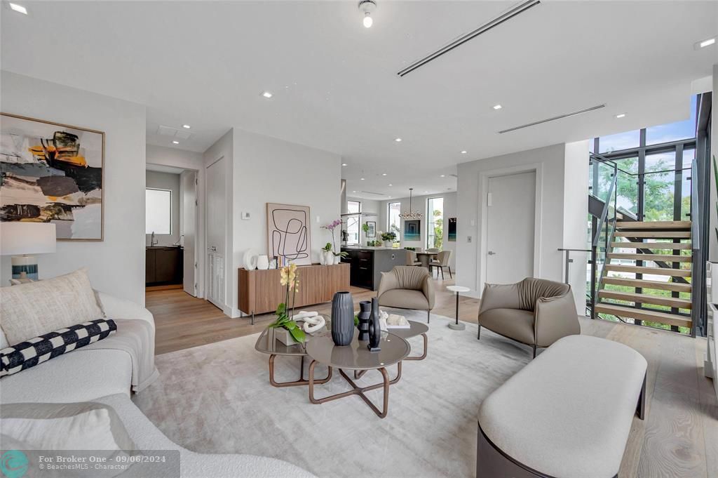 Recently Sold: $2,350,000 (3 beds, 3 baths, 2764 Square Feet)