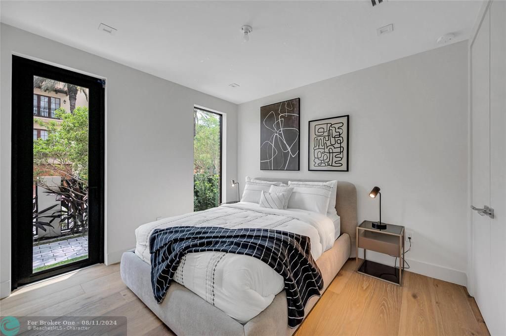 Recently Sold: $2,350,000 (3 beds, 3 baths, 2764 Square Feet)