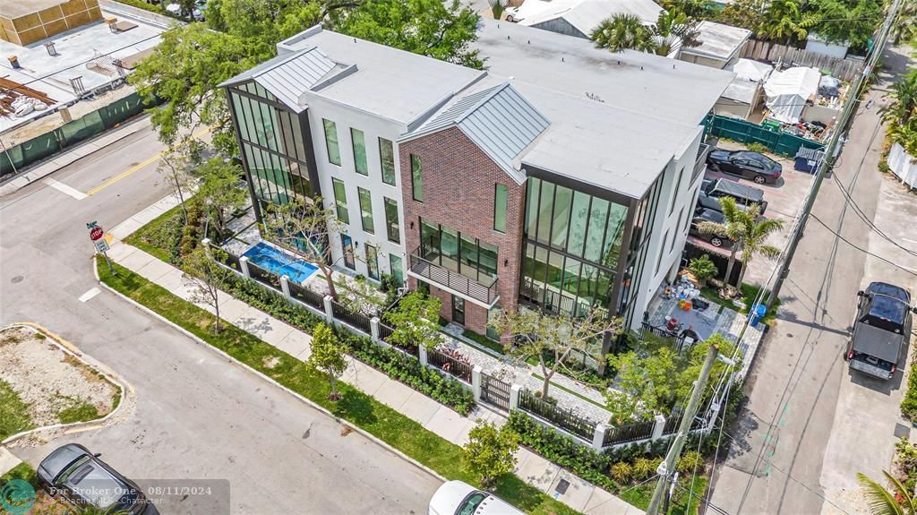 Recently Sold: $2,350,000 (3 beds, 3 baths, 2764 Square Feet)