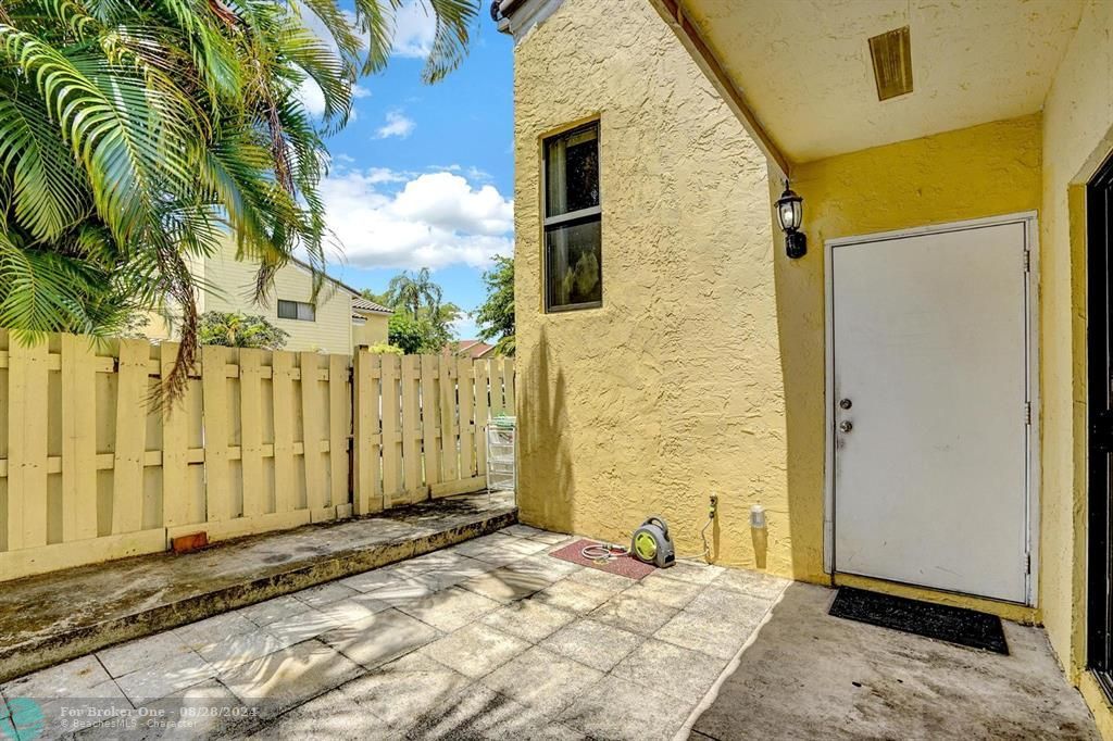 Recently Sold: $399,900 (3 beds, 2 baths, 1367 Square Feet)