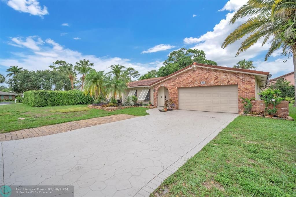 For Sale: $649,990 (4 beds, 2 baths, 2114 Square Feet)
