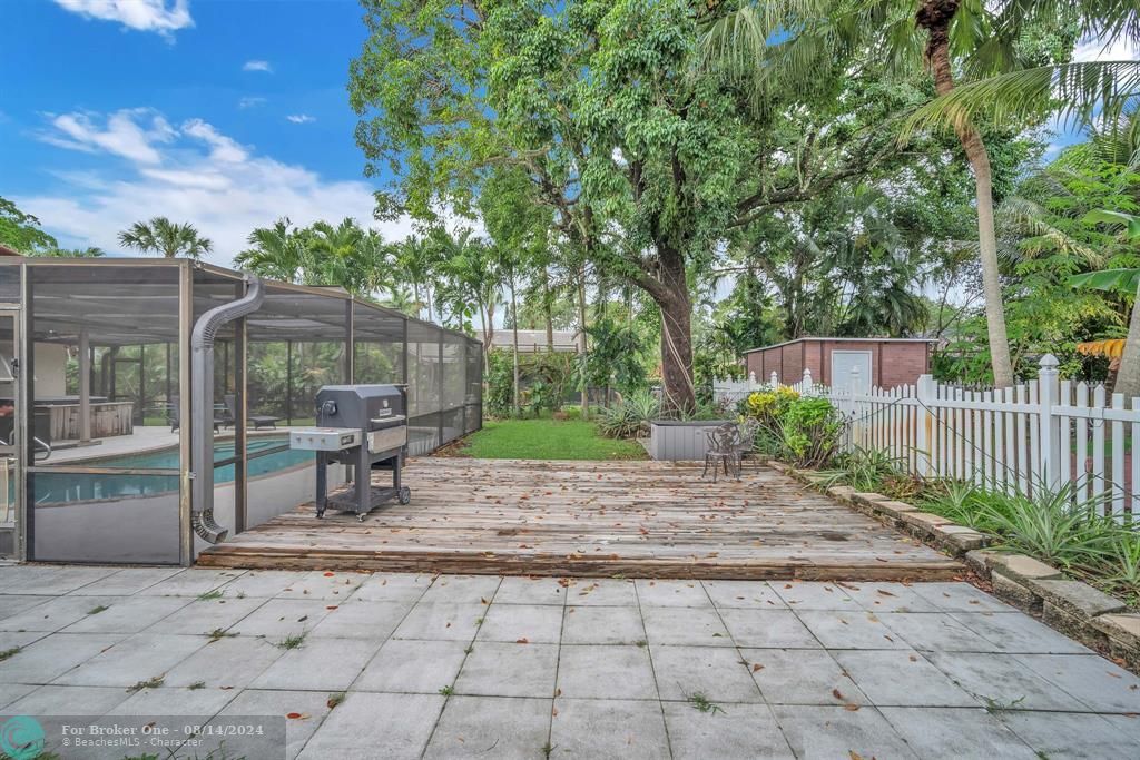 For Sale: $650,000 (4 beds, 2 baths, 2114 Square Feet)