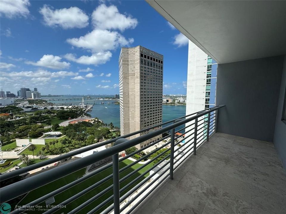 Active With Contract: $3,200 (1 beds, 1 baths, 846 Square Feet)