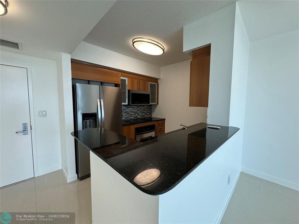 Active With Contract: $3,200 (1 beds, 1 baths, 846 Square Feet)