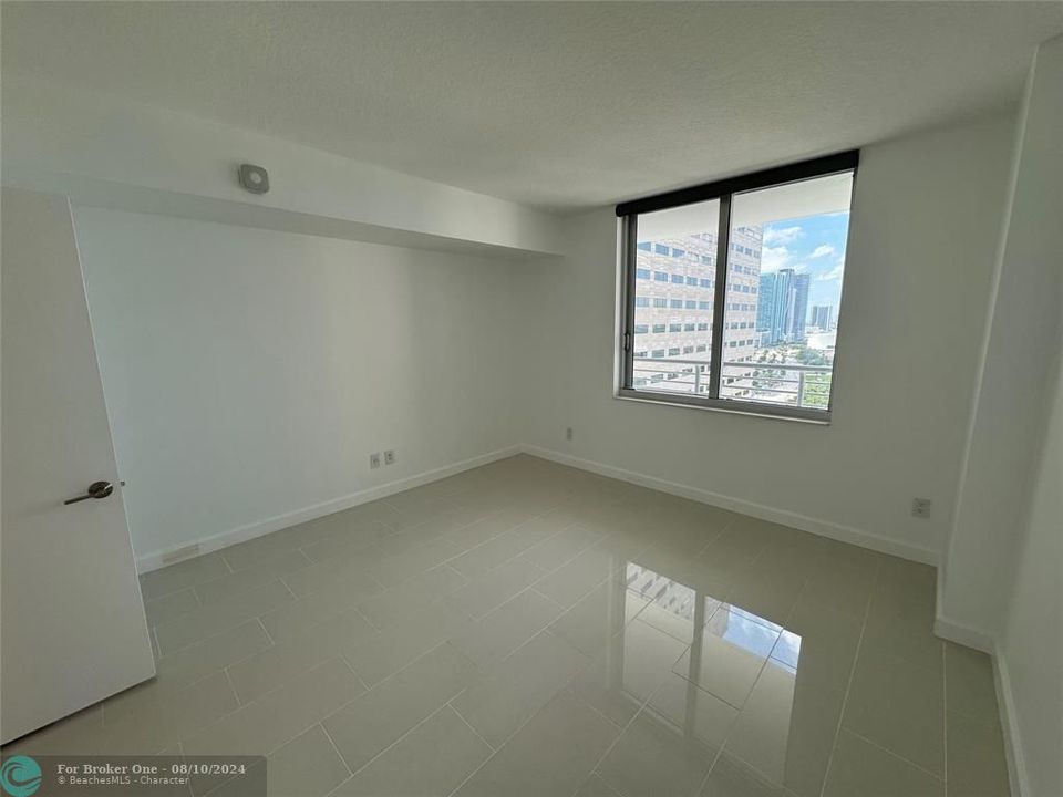 Active With Contract: $3,200 (1 beds, 1 baths, 846 Square Feet)