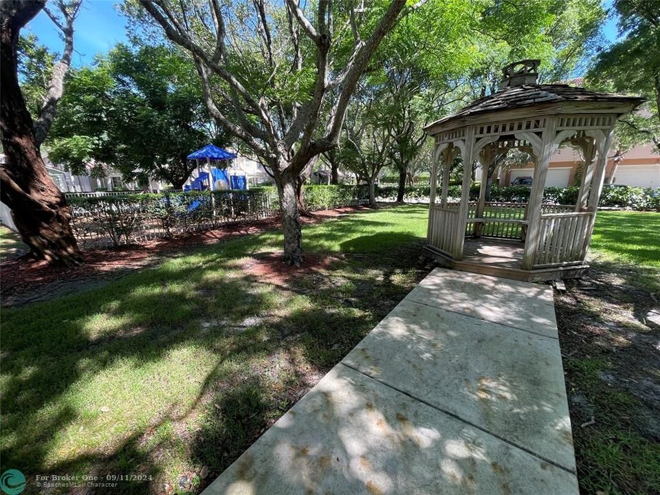 For Rent: $3,485 (3 beds, 2 baths, 1887 Square Feet)